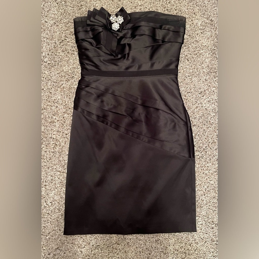 Black cocktail dress, fitted and elegant, WHBM